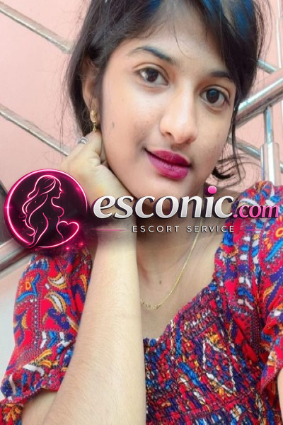 Sexy Reeta keeps relaxing company among Lucknow Escorts
